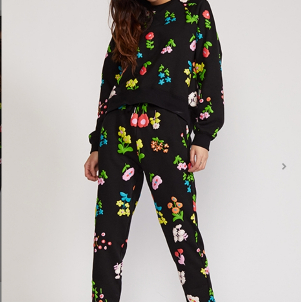 ISO CYNTHIA ROWLEY Puff print sweat Pants and sweatshirt black floral